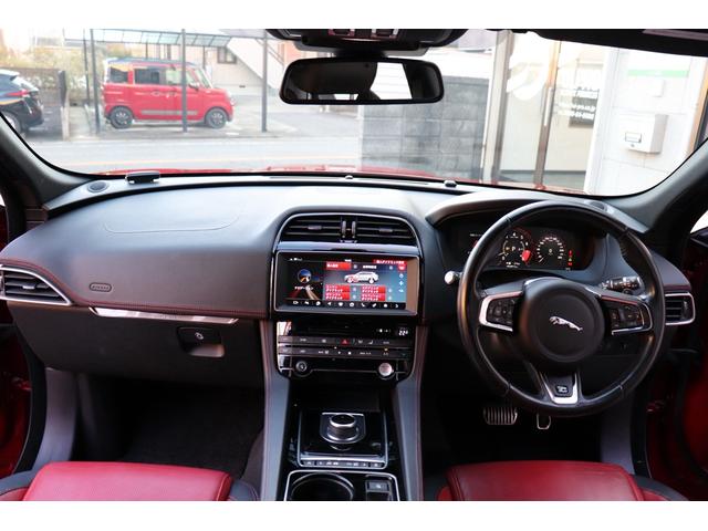 ダッシュボードですら、質感が高く、イギリスらしいガッチリ感がございます。