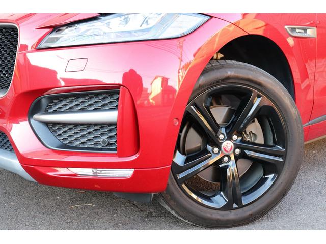 フロントエアロの開口部が非常に大きくスポーティな印象を与えます。