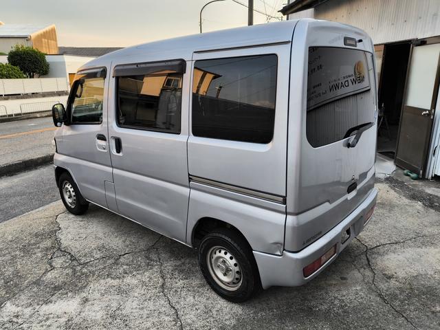 ミニキャブバン ＤＸ　エアコン　ダブルエアバック　パワステ　最積載量３５０ｋｇ　レギュラーガソリン車　両側スライドドア　３速オートマ　スモークフィルム　レベライザー　ＥＴＣ　純正デッキ　キーレスエントリー　ＬＥＤヘッド（8枚目）