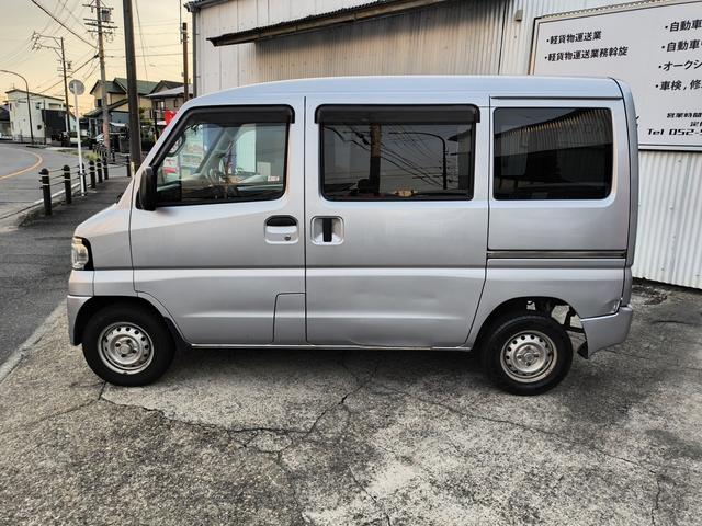 ミニキャブバン ＤＸ　エアコン　ダブルエアバック　パワステ　最積載量３５０ｋｇ　レギュラーガソリン車　両側スライドドア　３速オートマ　スモークフィルム　レベライザー　ＥＴＣ　純正デッキ　キーレスエントリー　ＬＥＤヘッド（9枚目）