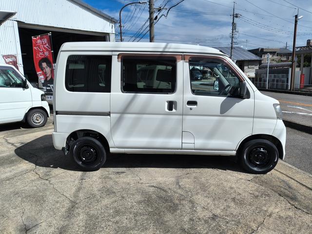 サンバーバン トランスポーター　ハイルーフ　エアコン　ダブルエアバック　パワステ　最積載量３５０ｋｇ　レギュラーガソリン車　両側スライドドア　４速ＡＴ　タイミングチェーン　レベライザー　スモークフィルム　キーレス　パワーウインドウ（5枚目）