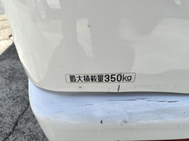 サンバーバン トランスポーター　ハイルーフ　エアコン　ダブルエアバック　パワステ　最積載量３５０ｋｇ　レギュラーガソリン車　両側スライドドア　４速ＡＴ　タイミングチェーン　レベライザー　スモークフィルム　キーレス　パワーウインドウ（14枚目）