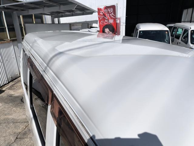 サンバーバン トランスポーター　ハイルーフ　エアコン　ダブルエアバック　パワステ　最積載量３５０ｋｇ　レギュラーガソリン車　両側スライドドア　４速ＡＴ　タイミングチェーン　レベライザー　スモークフィルム　キーレス　パワーウインドウ（26枚目）
