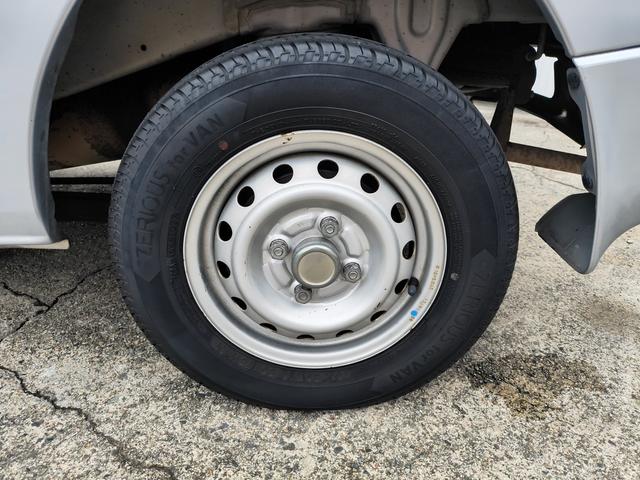 クリッパーバン ＤＸ　エアコン　ダブルエアバック　パワステ　最積載量３５０ｋｇ　レギュラーガソリン車　両側スライドドア　３速オートマ　スモークフィルム　レベライザー　ＥＴＣ　純正デッキ（13枚目）