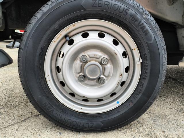クリッパーバン ＤＸ　エアコン　ダブルエアバック　パワステ　最積載量３５０ｋｇ　レギュラーガソリン車　両側スライドドア　３速オートマ　スモークフィルム　レベライザー　ＥＴＣ　純正デッキ（16枚目）
