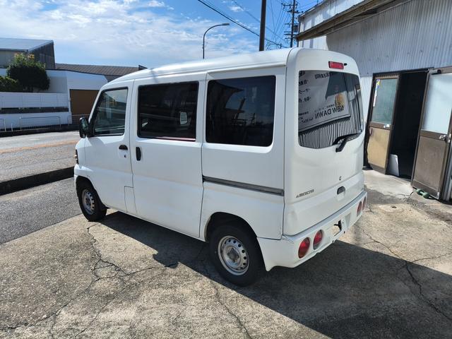 ミニキャブバン ＤＸ　エアコン　ダブルエアバック　パワステ　最積載量３５０ｋｇ　レギュラーガソリン車　両側スライドドア　３速オートマ　レベライザー　純正デッキ　禁煙車　タイミングベルト交換済（8枚目）