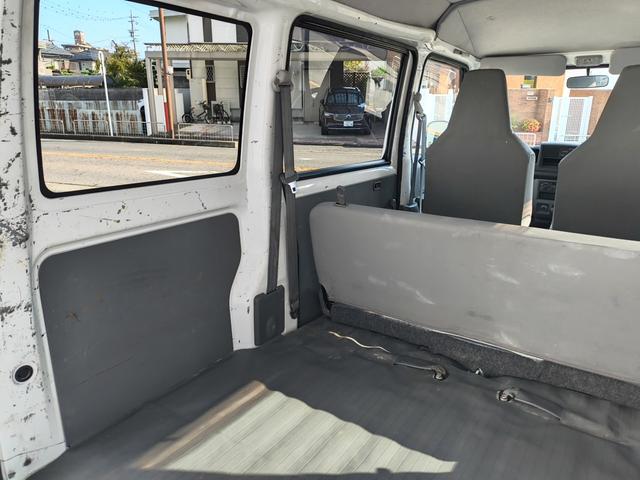 ＮＶ１００クリッパーバン 　エアコン　ダブルエアバック　パワステ　最積載量３５０ｋｇ　レギュラーガソリン車　両側スライドドア　３速オートマ　レベライザー　パワーウインドウ　純正デッキ　禁煙車　タイミングベルト交換済（46枚目）
