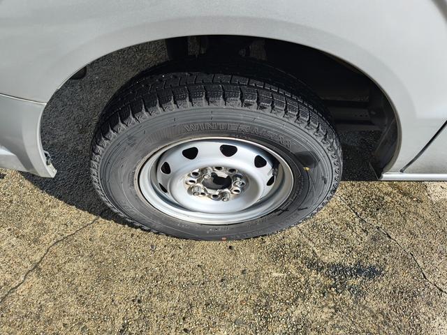 エブリイ ＰＡ　エアコン　ダブルエアバック　パワステ　最積載量３５０ｋｇ　レギュラーガソリン車　両側スライドドア　３速オートマ　レベライザー　パワーウインドウ　純正ＣＤデッキ　キーレス　走行距離９万キロ台（15枚目）