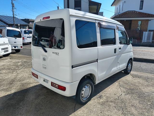 ハイゼットカーゴ ＤＸ　ハイルーフ　エアコン　ダブルエアバック　パワステ　最積載量３５０ｋｇ　レギュラーガソリン車　両側スライドドア　４速オートマ　タイミングチェーン　レベライザー　ナビ　ＣＤ　オーバーヘッドコンソール（6枚目）