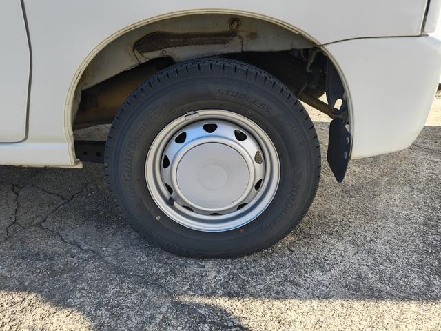 ハイゼットカーゴ ＤＸ　ハイルーフ　エアコン　ダブルエアバック　パワステ　最積載量３５０ｋｇ　レギュラーガソリン車　両側スライドドア　４速オートマ　タイミングチェーン　レベライザー　ナビ　ＣＤ　オーバーヘッドコンソール（13枚目）