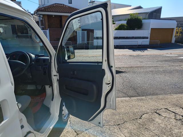 ハイゼットカーゴ ＤＸ　ハイルーフ　エアコン　ダブルエアバック　パワステ　最積載量３５０ｋｇ　レギュラーガソリン車　両側スライドドア　４速オートマ　タイミングチェーン　レベライザー　ナビ　ＣＤ　オーバーヘッドコンソール（27枚目）