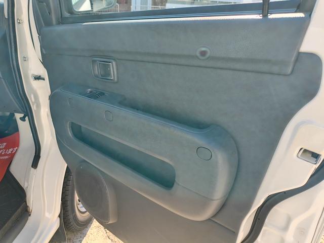 ハイゼットカーゴ ＤＸ　ハイルーフ　エアコン　ダブルエアバック　パワステ　最積載量３５０ｋｇ　レギュラーガソリン車　両側スライドドア　４速オートマ　タイミングチェーン　レベライザー　ナビ　ＣＤ　オーバーヘッドコンソール（28枚目）