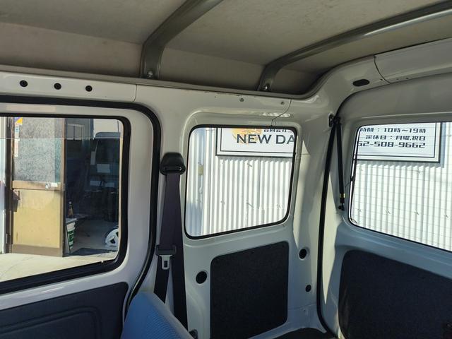 ハイゼットカーゴ ＤＸ　ハイルーフ　エアコン　ダブルエアバック　パワステ　最積載量３５０ｋｇ　レギュラーガソリン車　両側スライドドア　４速オートマ　タイミングチェーン　レベライザー　ナビ　ＣＤ　オーバーヘッドコンソール（60枚目）