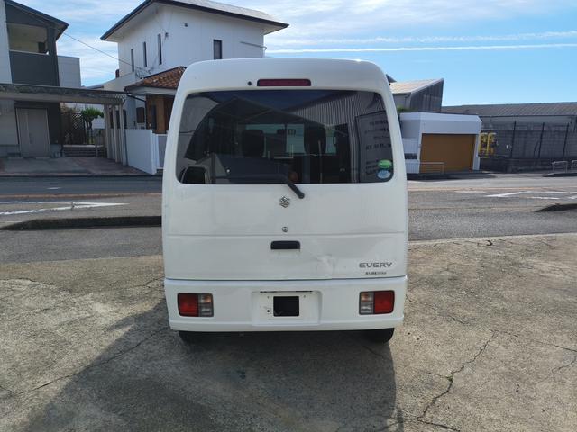 エブリイ ＰＣ　エアコン　ダブルエアバック　パワステ　最積載量３５０ｋｇ　レギュラーガソリン車　両側スライドドア　３速オートマ　レベライザー　パワーウインドウ　キーレス　走行距離８万キロ台（7枚目）