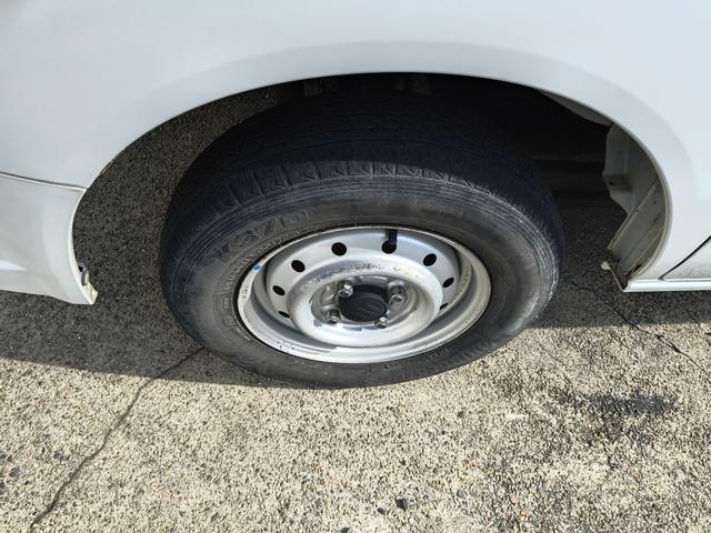 エブリイ ＰＣ　エアコン　ダブルエアバック　パワステ　最積載量３５０ｋｇ　レギュラーガソリン車　両側スライドドア　３速オートマ　レベライザー　パワーウインドウ　キーレス　走行距離８万キロ台（15枚目）