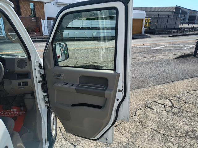 エブリイ ＰＣ　エアコン　ダブルエアバック　パワステ　最積載量３５０ｋｇ　レギュラーガソリン車　両側スライドドア　３速オートマ　レベライザー　パワーウインドウ　キーレス　走行距離８万キロ台（27枚目）