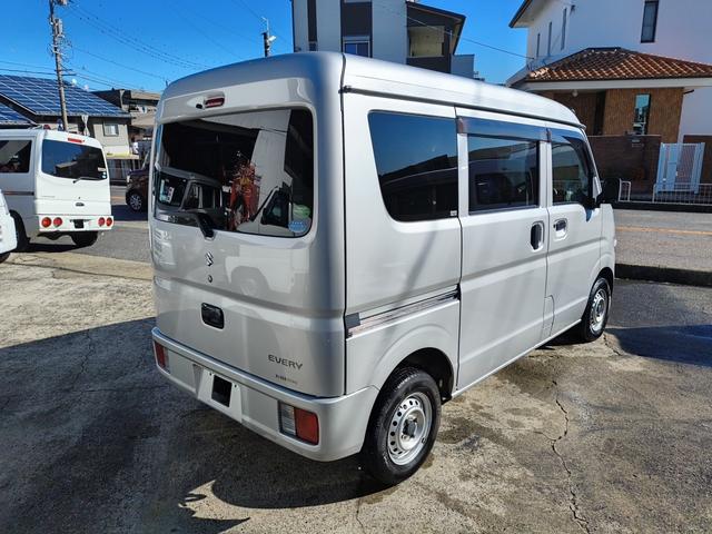 エブリイ ＰＣ　エアコン　Ｗエアバック　パワステ　３５０ｋｇ　レギュラーガソリン車　両側スライドドア　５速オートマ　レベライザー　パワーウインドウ　社外オーディオ　キーレス　禁煙車　オーバーヘッドコンソール　ＥＴＣ（6枚目）