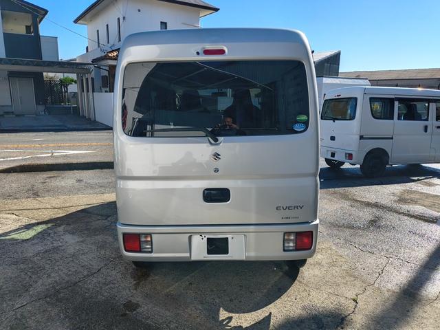 エブリイ ＰＣ　エアコン　Ｗエアバック　パワステ　３５０ｋｇ　レギュラーガソリン車　両側スライドドア　５速オートマ　レベライザー　パワーウインドウ　社外オーディオ　キーレス　禁煙車　オーバーヘッドコンソール　ＥＴＣ（7枚目）