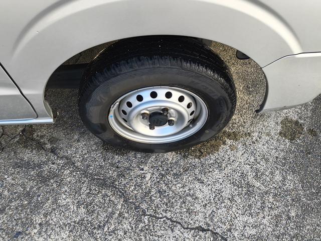 エブリイ ＰＣ　エアコン　Ｗエアバック　パワステ　３５０ｋｇ　レギュラーガソリン車　両側スライドドア　５速オートマ　レベライザー　パワーウインドウ　社外オーディオ　キーレス　禁煙車　オーバーヘッドコンソール　ＥＴＣ（12枚目）