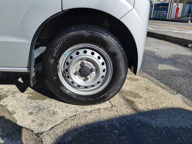 エブリイ ＰＣ　エアコン　Ｗエアバック　パワステ　３５０ｋｇ　レギュラーガソリン車　両側スライドドア　５速オートマ　レベライザー　パワーウインドウ　社外オーディオ　キーレス　禁煙車　オーバーヘッドコンソール　ＥＴＣ（18枚目）