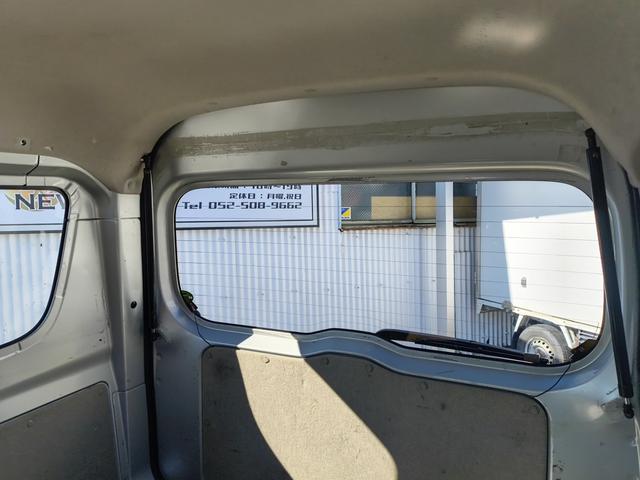 エブリイ ＰＣ　エアコン　Ｗエアバック　パワステ　３５０ｋｇ　レギュラーガソリン車　両側スライドドア　５速オートマ　レベライザー　パワーウインドウ　社外オーディオ　キーレス　禁煙車　オーバーヘッドコンソール　ＥＴＣ（65枚目）