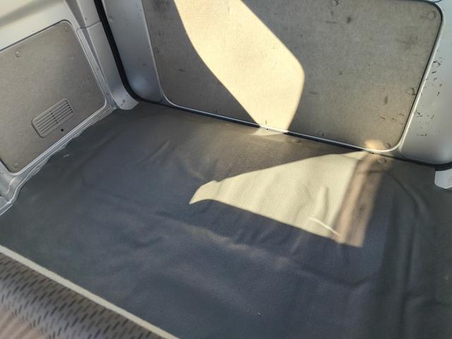 エブリイ ＰＣ　エアコン　Ｗエアバック　パワステ　３５０ｋｇ　レギュラーガソリン車　両側スライドドア　５速オートマ　レベライザー　パワーウインドウ　社外オーディオ　キーレス　禁煙車　オーバーヘッドコンソール　ＥＴＣ（66枚目）