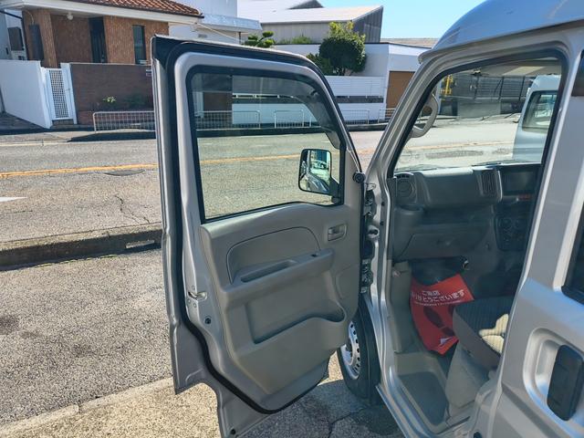 エブリイ ＰＣ　エアコン　Ｗエアバック　パワステ　３５０ｋｇ　レギュラーガソリン車　両側スライドドア　５速オートマ　レベライザー　パワーウインドウ　社外オーディオ　キーレス　禁煙車　オーバーヘッドコンソール　ＥＴＣ（67枚目）
