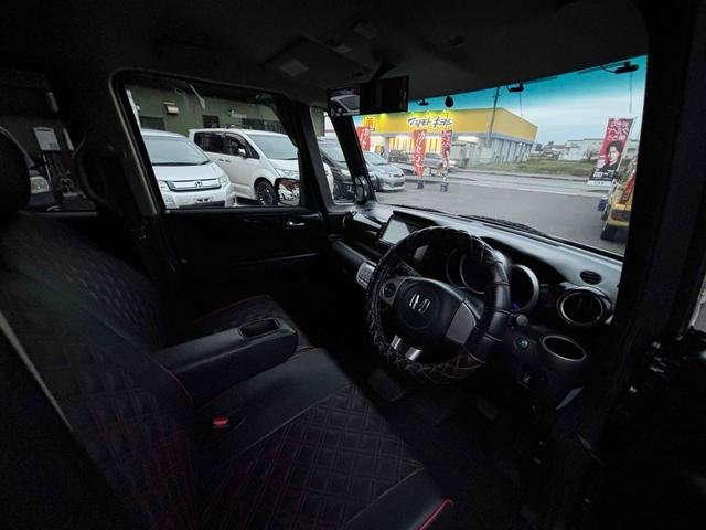 Ｎ－ＢＯＸカスタム Ｇ・Ｌパッケージ　両側スライド・片側電動　ＴＶ　ＨＩＤ　スマートキー　アイドリングストップ　ベンチシート　ＣＶＴ　盗難防止システム　ＡＢＳ　ＥＳＣ　ＣＤ　Ｂｌｕｅｔｏｏｔｈ　アルミホイール　エアコン　パワーステアリング（2枚目）