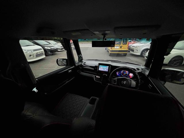 Ｎ－ＢＯＸカスタム Ｇ・Ｌパッケージ　両側スライド・片側電動　ＴＶ　ＨＩＤ　スマートキー　アイドリングストップ　ベンチシート　ＣＶＴ　盗難防止システム　ＡＢＳ　ＥＳＣ　ＣＤ　Ｂｌｕｅｔｏｏｔｈ　アルミホイール　エアコン　パワーステアリング（8枚目）