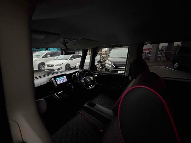 Ｎ－ＢＯＸカスタム Ｇ・Ｌパッケージ　両側スライド・片側電動　ＴＶ　ＨＩＤ　スマートキー　アイドリングストップ　ベンチシート　ＣＶＴ　盗難防止システム　ＡＢＳ　ＥＳＣ　ＣＤ　Ｂｌｕｅｔｏｏｔｈ　アルミホイール　エアコン　パワーステアリング（10枚目）