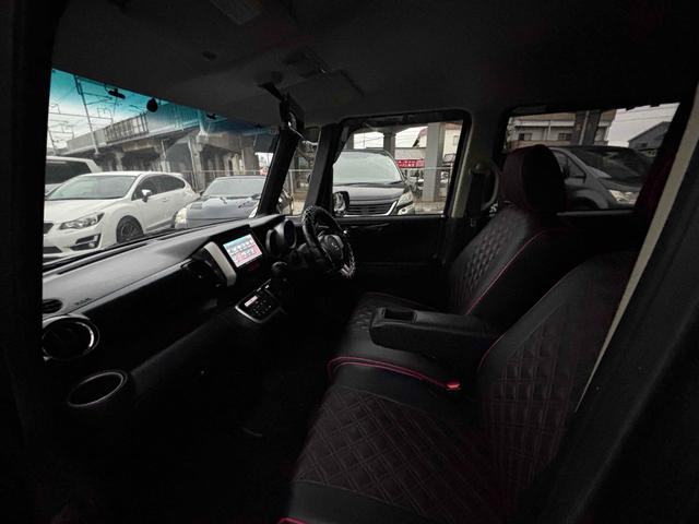 Ｎ－ＢＯＸカスタム Ｇ・Ｌパッケージ　両側スライド・片側電動　ＴＶ　ＨＩＤ　スマートキー　アイドリングストップ　ベンチシート　ＣＶＴ　盗難防止システム　ＡＢＳ　ＥＳＣ　ＣＤ　Ｂｌｕｅｔｏｏｔｈ　アルミホイール　エアコン　パワーステアリング（11枚目）