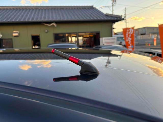 キューブ 15X Vセレクション ETC バックカメラ TV アルミホイール スマートキー アイドリングストップ 電動格納ミラー CVT 盗難防止システム 衝突安全ボディ ベンチシート ABS CD USB ローダウン車高調 ホイール(9枚目)