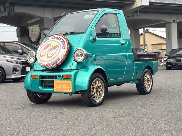 ミゼットII Ｄタイプ　フロア５ＭＴ車　社外マフラー　社外ホイール　社外テールランプ　社外シフトノブ　社外シート　社外ハンドル　社外ヘッドライト　社外キーレス　Ｂｌｕｅｔｏｏｔｈ機能　ＡＵＸ　車検Ｒ９年４月（2枚目）