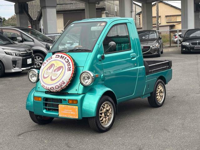 ミゼットII Ｄタイプ　フロア５ＭＴ車　社外マフラー　社外ホイール　社外テールランプ　社外シフトノブ　社外シート　社外ハンドル　社外ヘッドライト　社外キーレス　Ｂｌｕｅｔｏｏｔｈ機能　ＡＵＸ　車検Ｒ９年４月（3枚目）