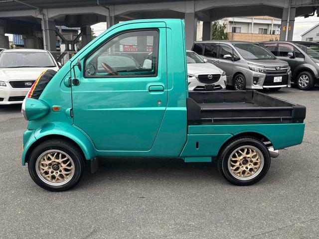 ミゼットII Ｄタイプ　フロア５ＭＴ車　社外マフラー　社外ホイール　社外テールランプ　社外シフトノブ　社外シート　社外ハンドル　社外ヘッドライト　社外キーレス　Ｂｌｕｅｔｏｏｔｈ機能　ＡＵＸ　車検Ｒ９年４月（8枚目）