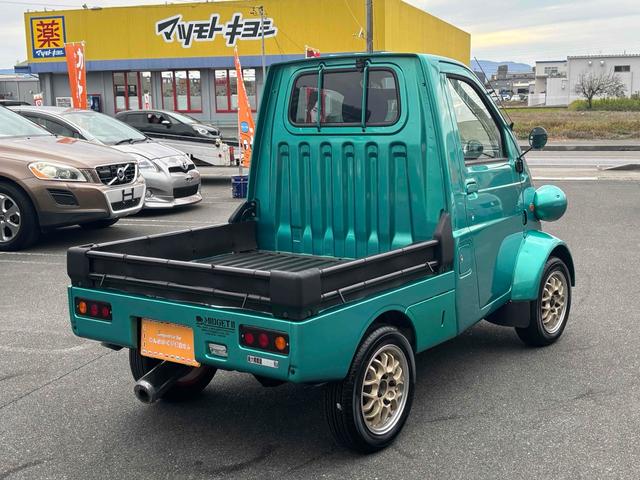 ミゼットII Ｄタイプ　フロア５ＭＴ車　社外マフラー　社外ホイール　社外テールランプ　社外シフトノブ　社外シート　社外ハンドル　社外ヘッドライト　社外キーレス　Ｂｌｕｅｔｏｏｔｈ機能　ＡＵＸ　車検Ｒ９年４月（11枚目）