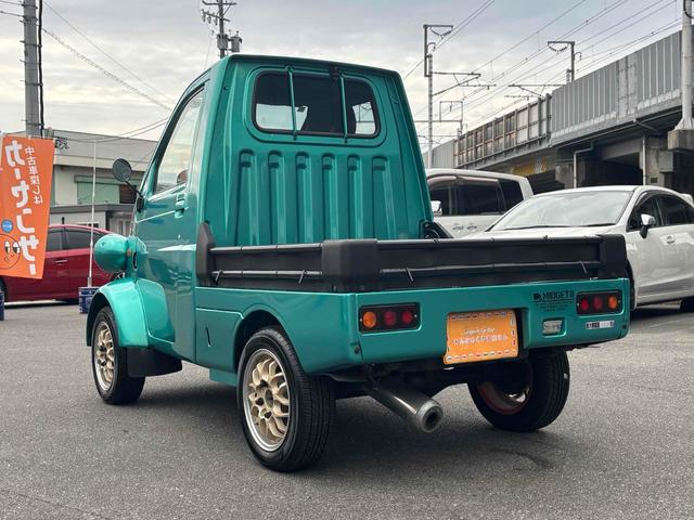 ミゼットII Ｄタイプ　フロア５ＭＴ車　社外マフラー　社外ホイール　社外テールランプ　社外シフトノブ　社外シート　社外ハンドル　社外ヘッドライト　社外キーレス　Ｂｌｕｅｔｏｏｔｈ機能　ＡＵＸ　車検Ｒ９年４月（13枚目）