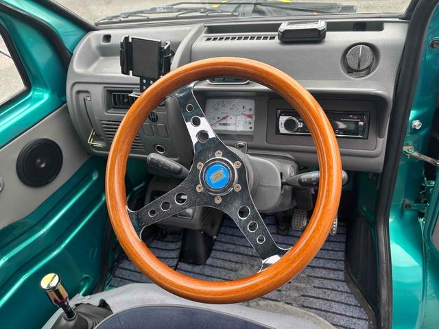 ミゼットII Ｄタイプ　フロア５ＭＴ車　社外マフラー　社外ホイール　社外テールランプ　社外シフトノブ　社外シート　社外ハンドル　社外ヘッドライト　社外キーレス　Ｂｌｕｅｔｏｏｔｈ機能　ＡＵＸ　車検Ｒ９年４月（28枚目）