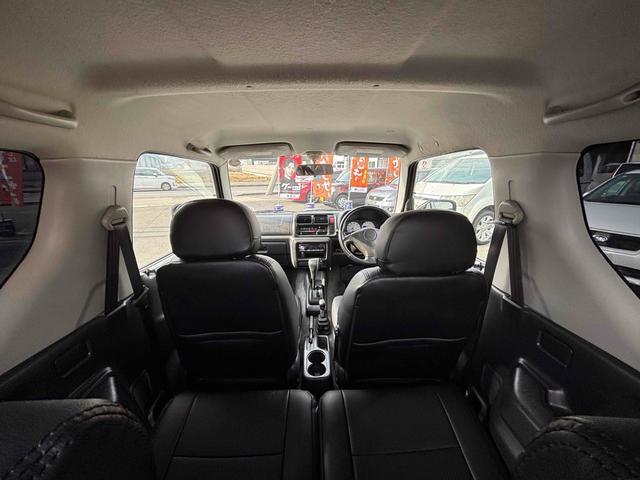 ジムニー ＦＩＳフリースタイルワールドカップリミテッド　４ＷＤ　キーレスエントリー　電動格納ミラー　シートヒーター　ＡＴ　ＡＢＳ　ＣＤ　ＵＳＢ　ルーフレール　アルミホイール　衝突安全ボディ　エアコン　パワーウィンドウ（43枚目）