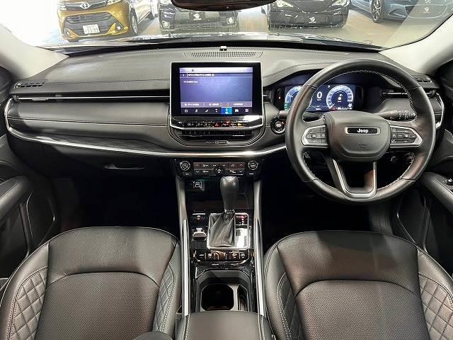 ジープ・コマンダー リミテッド　メーカーナビ　後席モニター　黒本革　ＢＳＭ　３列７人乗り　　ＡｐｐｌｅＣａｒＰｌａｙ　フルセグ　アダプティブクルコン　後席モニター　ＬＥＤライト　パーキングアシスト　クリアランスソナー　電動シート（2枚目）