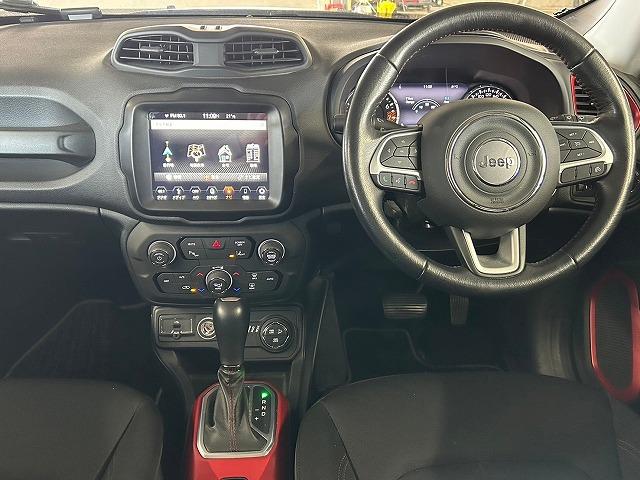 ジープ・レネゲード トレイルホーク　後期　メーカーナビＴＶ　Ｂｌｕｅｔｏｏｔｈ　ＡｐｐｌｅＣａｒＰｌａｙ　ＢＳＭ（ブラインドスポット）　ＬＥＤ　クルコン　ヒルアシストコントロール　クリアランスソナー（39枚目）