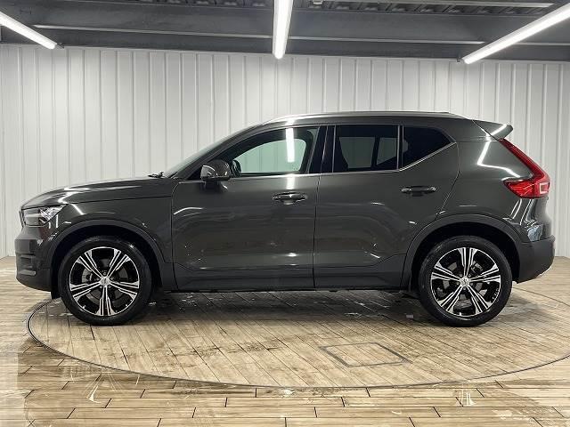 ＸＣ４０ Ｔ４　ＡＷＤ　インスクリプション　メーカーナビフルセグ　Ｂｌｕｅｔｏｏｔｈ　アダプティブクルコン　レーンキープ　４ＷＤ　全周囲カメラ　ブラインドアシスト　フルセグ　クリスタルシフト　本革　シートヒーター　ＬＥＤライト　ハーマンカードン（15枚目）