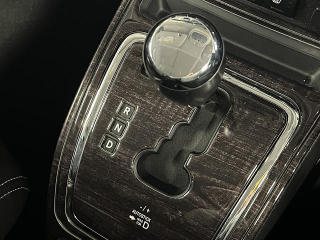 リミテッド　黒革　シートヒーター　ＳＤナビフルセグ　Ｂｌｕｅｔｏｏｔｈ　クルーズコントロール　オートエアコン　電動シート　ルーフレール(59枚目)
