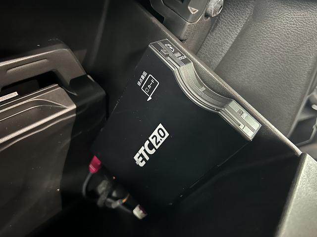 ジープ・ラングラーアンリミテッド サハラ　ＡｐｐｌｅＣａｒＰｌａｙ　ディスプレーオーディオ　Ｂｌｕｅｔｏｏｔｈ　４ＷＤ　メーカーナビ　シートヒーター　ＢＳＭ（ブラインドスポット）　アダプティブクルコン　背面ハードカバー（50枚目）