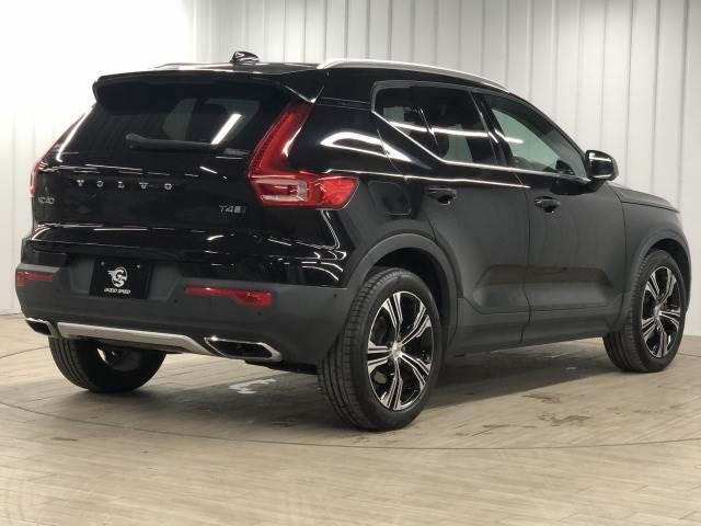 ＸＣ４０ Ｔ４　ＡＷＤ　インスクリプション　メーカーナビＴＶ　ＡｐｐｌｅＣａｒＰｌａｙ　Ｂｌｕｅｔｏｏｔｈ　白革　ＬＥＤ　ＢＳＭ（ブラインドスポットモニター）　衝突軽減　レーンキープ　３６０カメラ　シートヒーター　４ＷＤ　ルーフレール（17枚目）