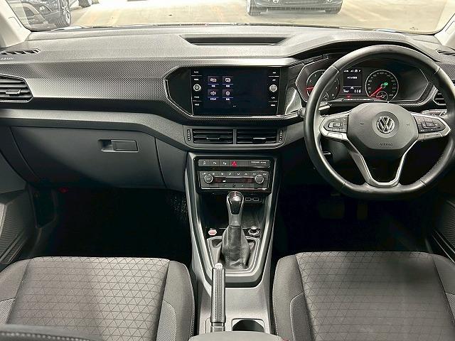 Ｔ－クロス ＴＳＩ　１ｓｔ　特別仕様　ＡｐｐｌｅＣａｒｐｌａｙ　アダプティブクルコン　ＢＳＭ（ブラインドスポットモニター）　ＬＥＤライト　レーンキープ　ビルトインＥＴＣ　Ｂカメラ　メーカーナビ　ルーフレール　パーキングアシスト（36枚目）