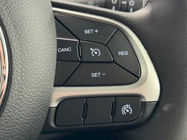ジープ・レネゲード ロンジチュード　純正ディスプレイオーディオ／ＡｐｐｌｅＣａｒｐｌａｙ／アンドロイドオート／バックカメラ／Ｂｌｕｅｔｏｏｔｈ／ブラインドスポットモニター／レーンキープアシスト／クリアランスソナー（10枚目）