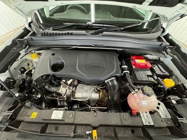 ジープ・レネゲード ロンジチュード　純正ディスプレイオーディオ／ＡｐｐｌｅＣａｒｐｌａｙ／アンドロイドオート／バックカメラ／Ｂｌｕｅｔｏｏｔｈ／ブラインドスポットモニター／レーンキープアシスト／クリアランスソナー（12枚目）