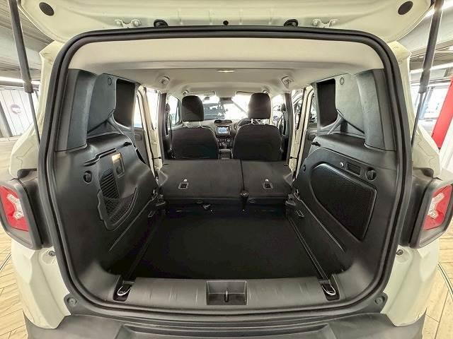 ジープ・レネゲード ロンジチュード　純正ディスプレイオーディオ／ＡｐｐｌｅＣａｒｐｌａｙ／アンドロイドオート／バックカメラ／Ｂｌｕｅｔｏｏｔｈ／ブラインドスポットモニター／レーンキープアシスト／クリアランスソナー（18枚目）