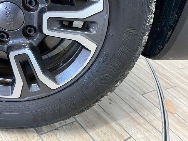 ジープ・レネゲード ロンジチュード　純正ディスプレイオーディオ／ＡｐｐｌｅＣａｒｐｌａｙ／アンドロイドオート／バックカメラ／Ｂｌｕｅｔｏｏｔｈ／ブラインドスポットモニター／レーンキープアシスト／クリアランスソナー（24枚目）